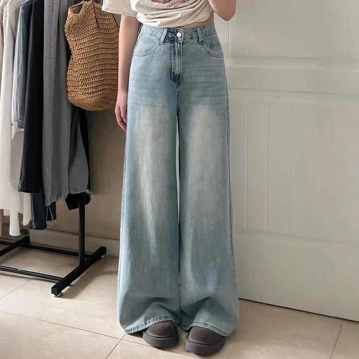 Clara | Women's Relaxed Fit Mom Jeans